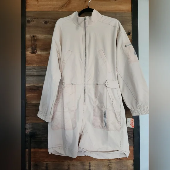 NWT FREE PEOPLE Movement Romper with Relaxed Fit and Cinched Waist Size L - Picture 2 of 5